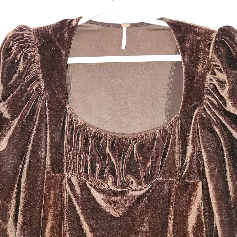 We The Free Dark Brown Velvet Hold Me Milkmaid Top Size S Stretchy Puff Sleeves - Picture 4 of 12
